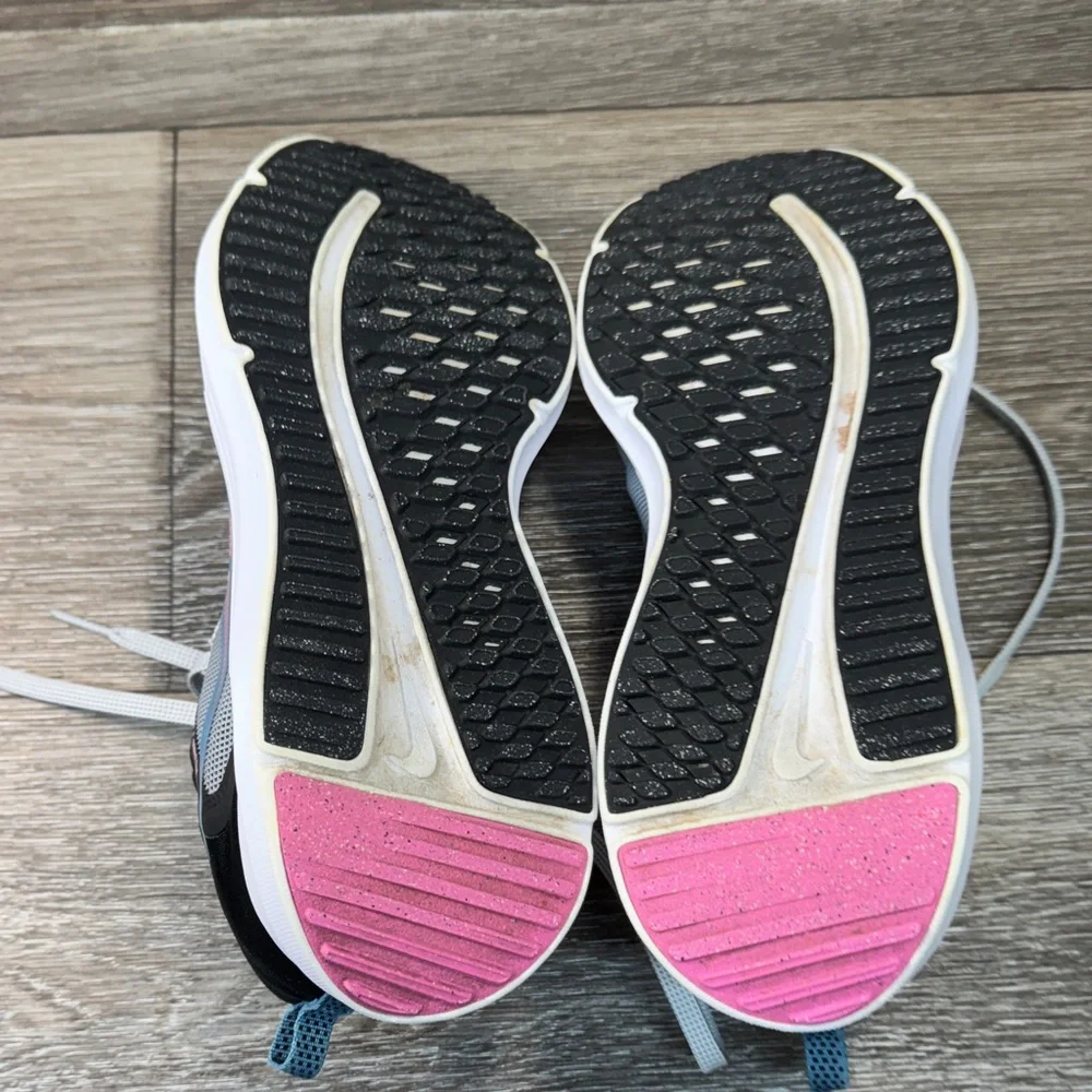 Nike Women's Black, Gray, and Pink Sneakers woman’s size 9.5 (j203)